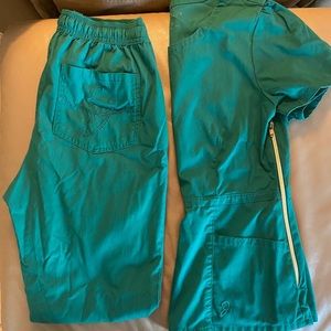 Jaanuu Jolie Collection Hunter Green Scrub Set XS